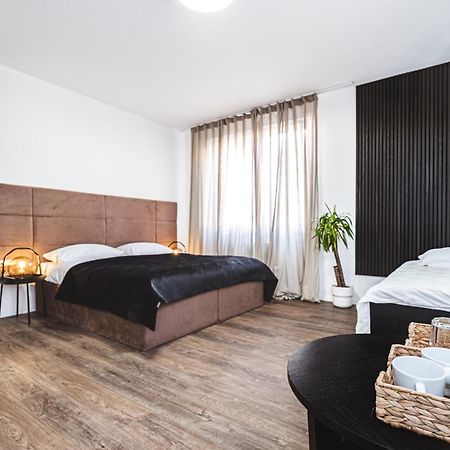 National Plus Zagreb Bagian luar foto