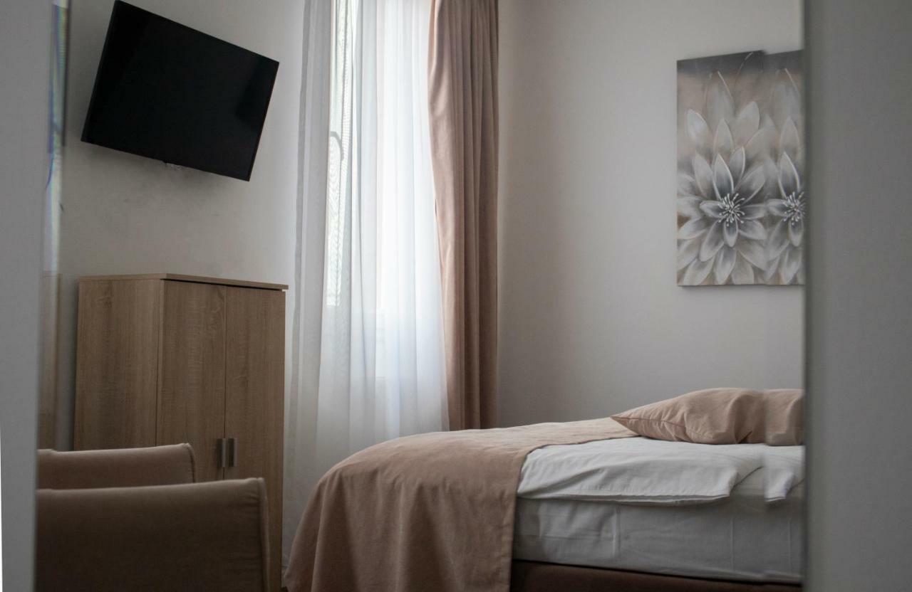 National Plus Zagreb Bagian luar foto